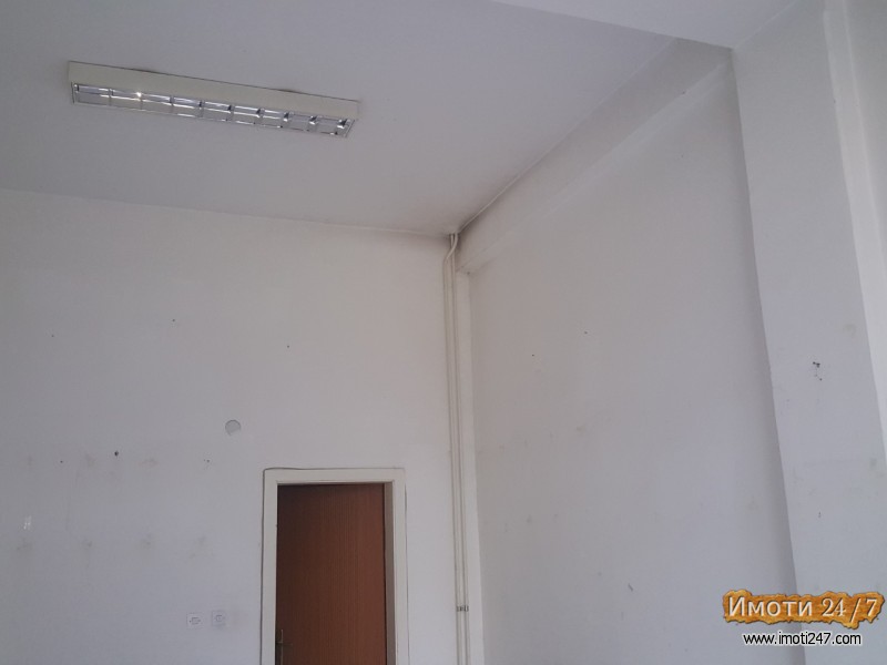 Се продава Деловен простор во  нас Карпош 4