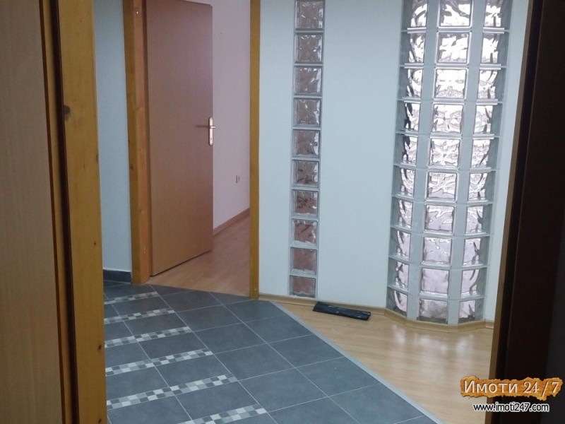 Rent Office space in   Centar