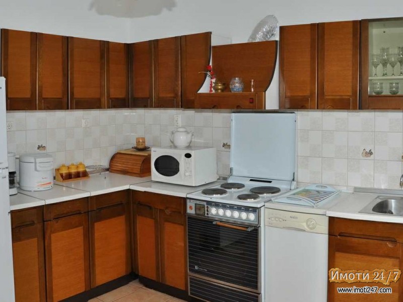 Rent House in   Crniche