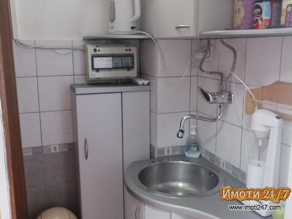 Се продава Деловен простор во  нас Аеродром