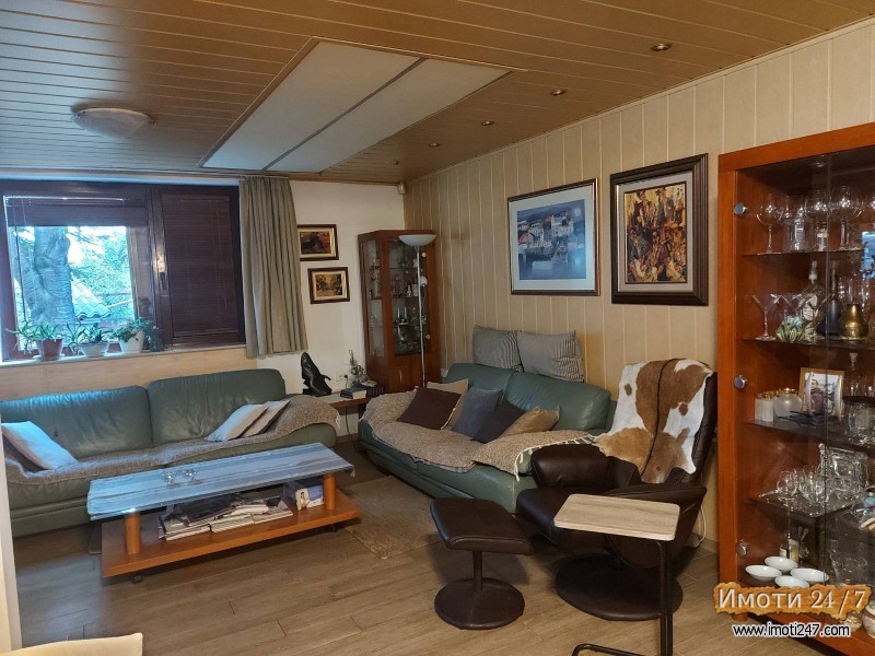 Sell House in   Chair