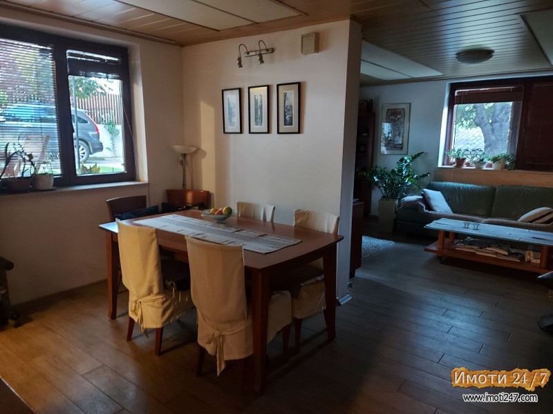 Sell House in   Chair