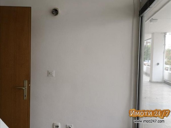 Се продава Деловен простор во  нас Аеродром