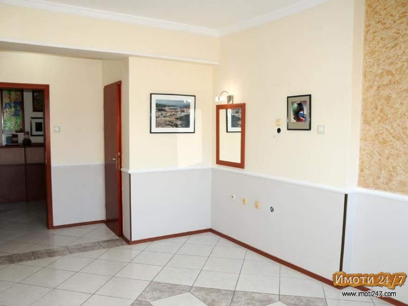 Се издава Деловен простор во  нас Тафталиџе 1