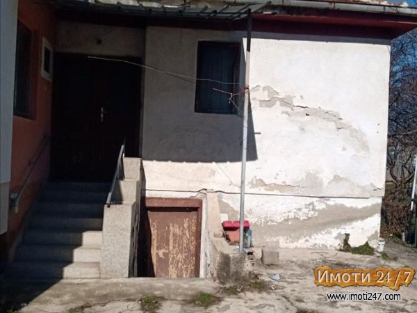 Се продава Куќа во  нас Хром