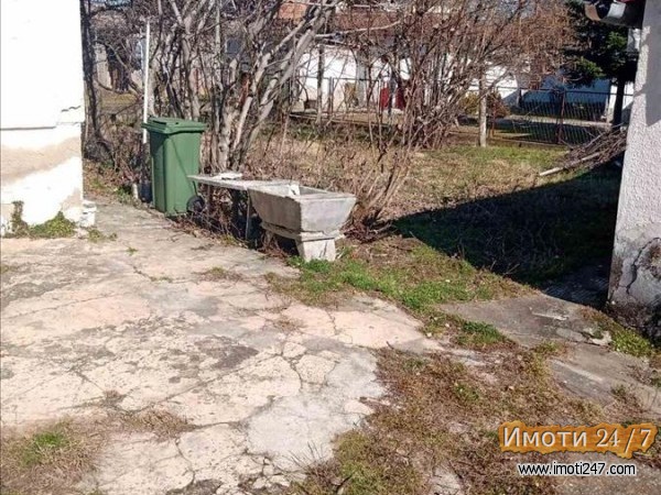 Се продава Куќа во  нас Хром
