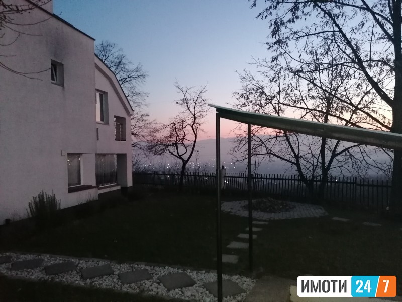 Се продава Куќа во  нас Радишани