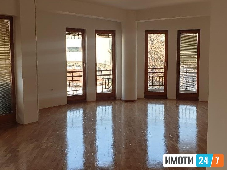 Се продава  во  нас Водно