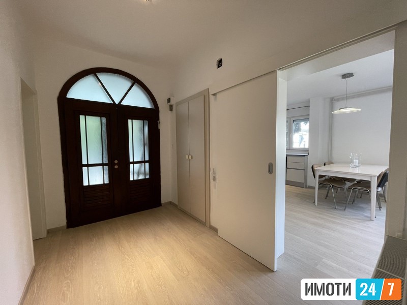 Rent House in   Crniche