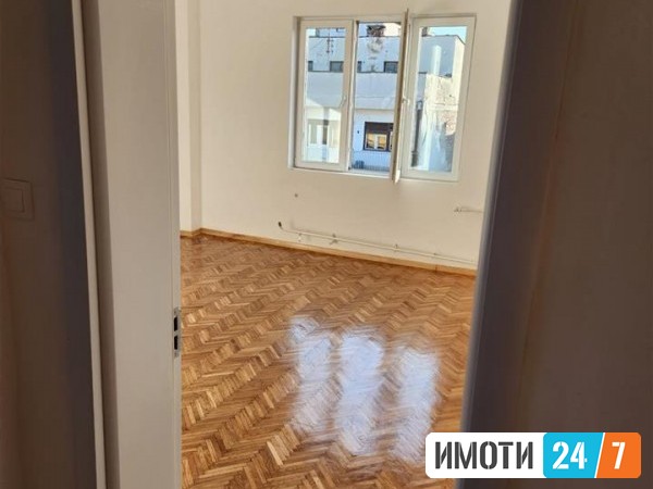 Се продава Стан во  нас Центар