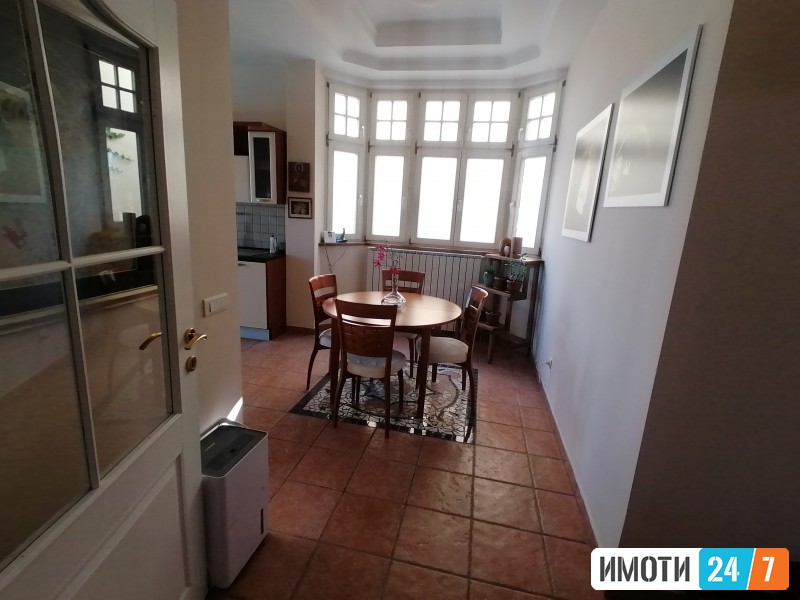 Rent House in   Crniche