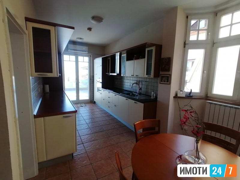 Rent House in   Crniche