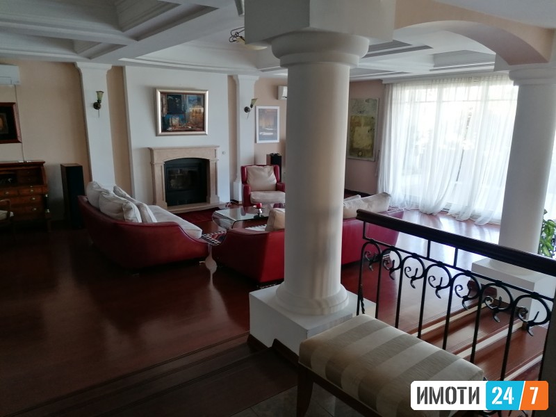 Rent House in   Crniche