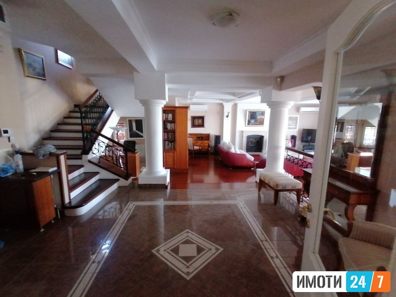 Rent House in   Crniche