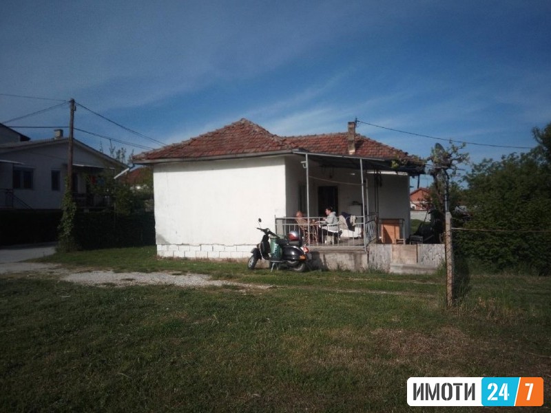 Се продава Куќа во  нас ЃПетров