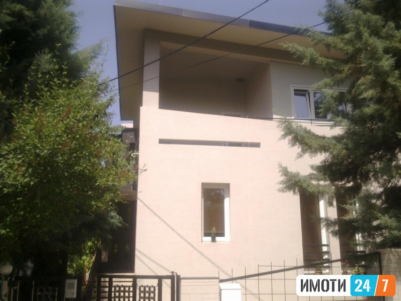 Се продава Куќа во  нас Хром