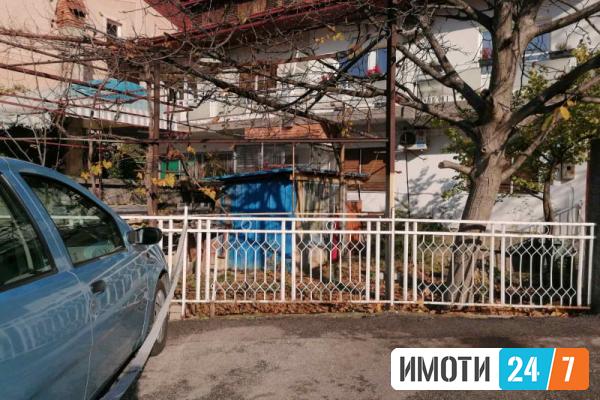 PRODAVAME KUKA NA VODNO