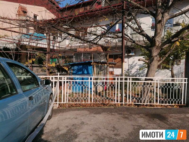 PRODAVAME KUKA NA VODNO