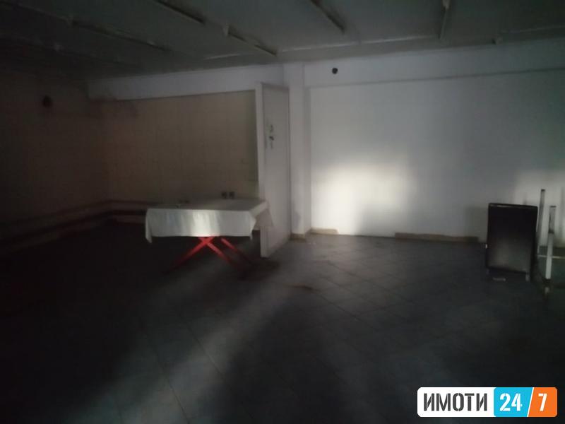 PRODAVAME KUKA NA VODNO
