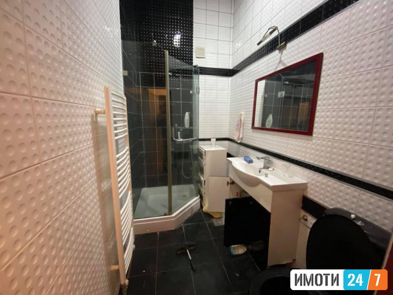 Prodavame trosoben stan pozadi Tri Biseri