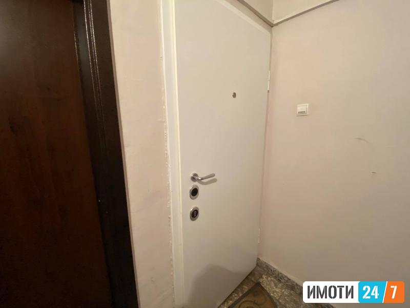 Prodavame trosoben stan pozadi Tri Biseri