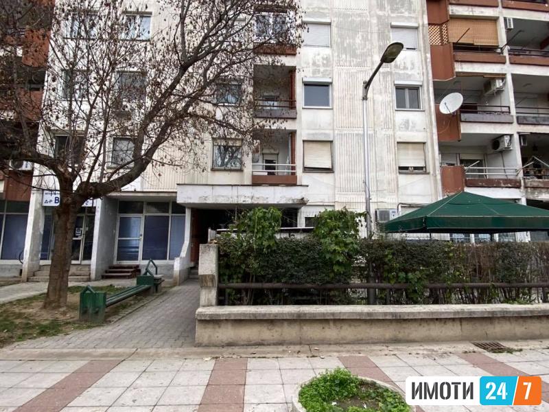 Prodavame trosoben stan pozadi Tri Biseri