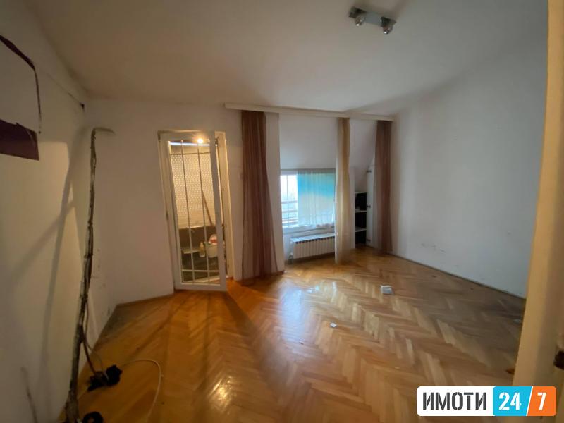 Prodavame trosoben stan pozadi Tri Biseri