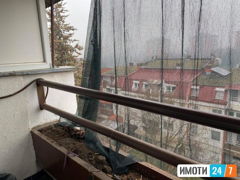 Prodavame trosoben stan pozadi Tri Biseri