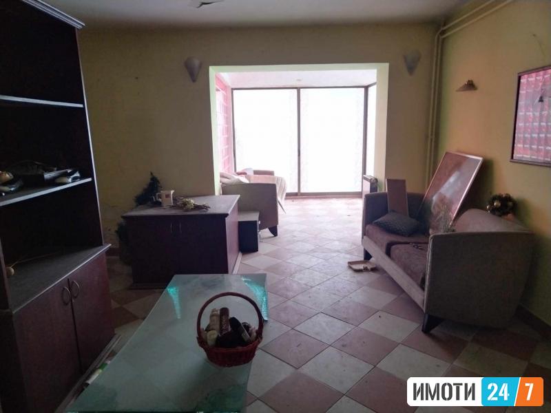Prodavame kat od kuka vo Kisela Voda