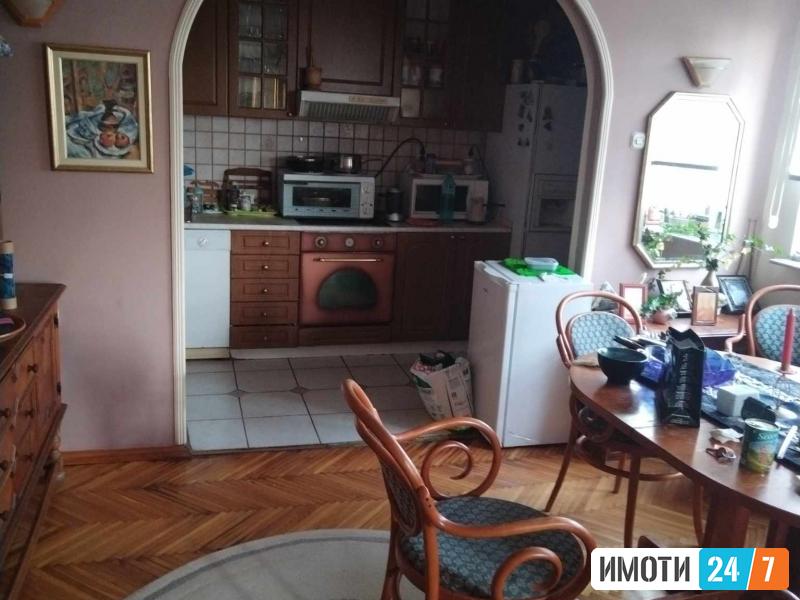 Prodavame kat od kuka vo Kisela Voda