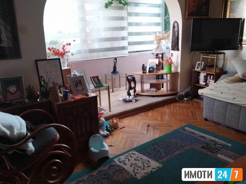 Prodavame kat od kuka vo Kisela Voda