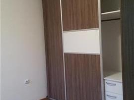 Se izdava 4-sob prazen stan-Centar