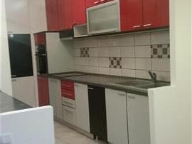 Se izdava 4-sob prazen stan-Centar