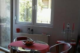 Se izdava 2-sob namesten stan zad univerzalna sala