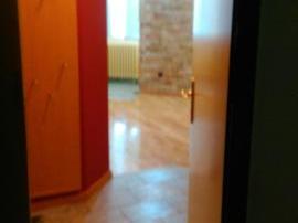 Se izdava 3-sob prazen stan-Centar