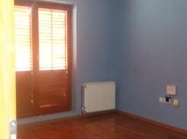 Se izdava prazen stan vo Crnice 110m2