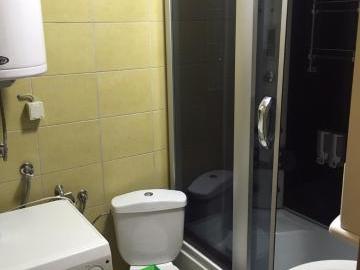 Se izdava 2-sob namesten stan-Centar