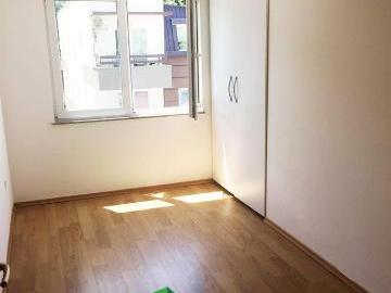 Se izdava 3-sob prazen stan -Kozle