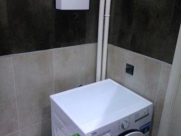 Se izdava 2-sob namesten stan-Centar