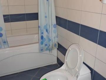 Se izdava prazen 2-soben stan vo Centar