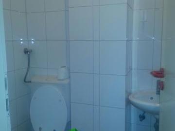 Se izdava prazen stan za ziveenje ili kancelarii