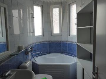 Se izdava namestena kuka 130m2-Kozle