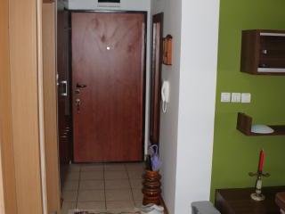Se izdava dvosoben stan vo Centar 45m2