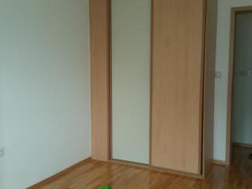 Se izdava nov prazen stan vo Centar76m2