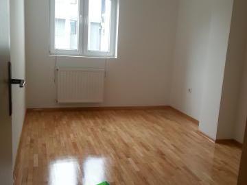 Se izdava nov prazen stan vo Centar76m2