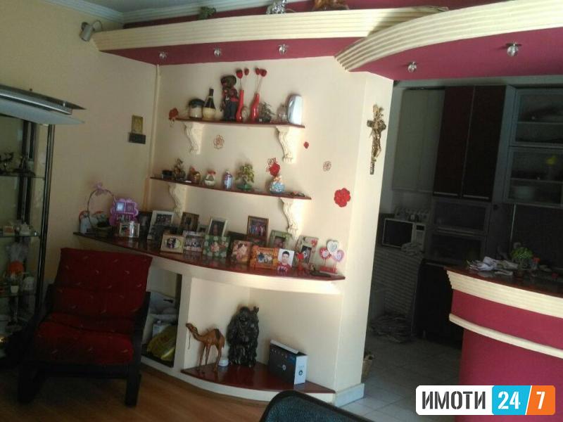 Se izdava stan kaj univerzalna sala