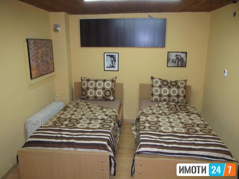 SE IZDAVA HOSTEL