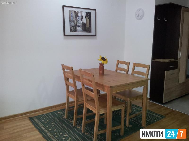 Se izdava nov trosoben stan pozadi pazar Bunjakovec