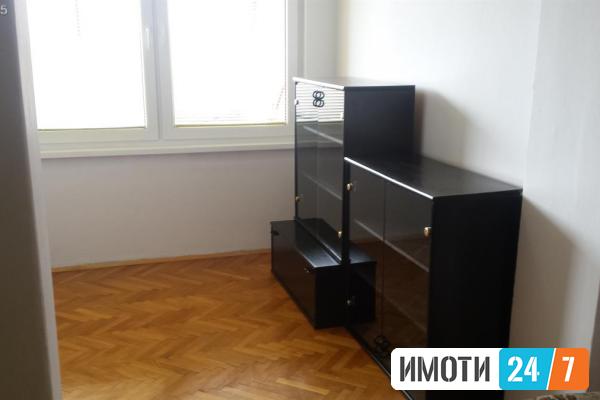 Renoviran opremen stan vo strog centar karsi Ramstor