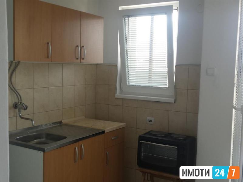 Renoviran opremen stan vo strog centar karsi Ramstor